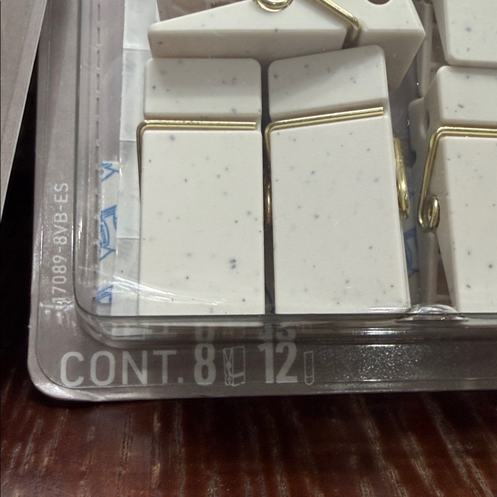 NEW…Command Cream Speckled Spring Clips…. - Picture 4 of 5